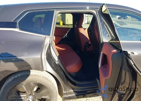 2024 BMW Ix xDrive50 z USA, uszkodzony, nr VIN WB523CF07RCR10700